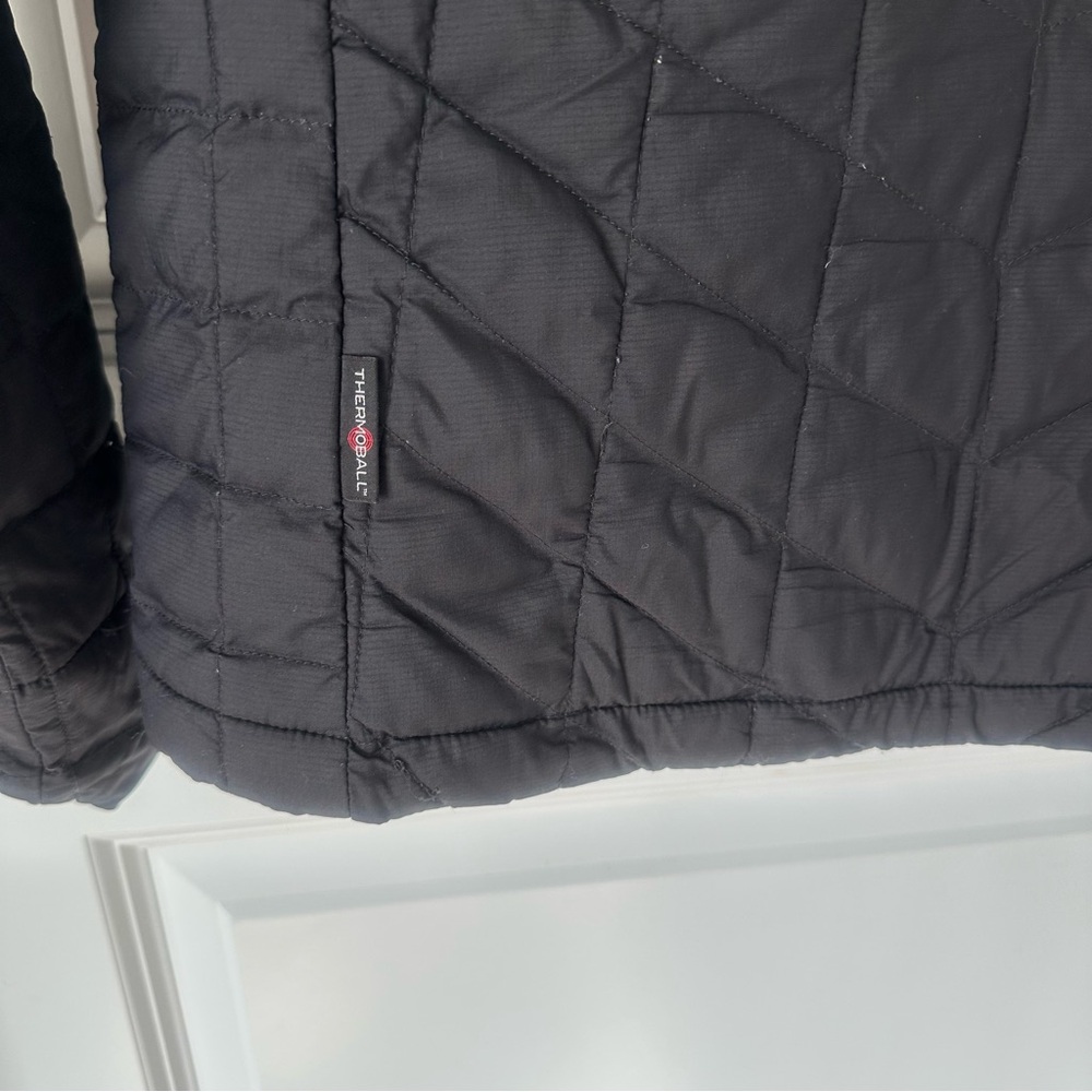 The North Face Thermoball Lightweight Puffer Jacket - Picture 8 of 8